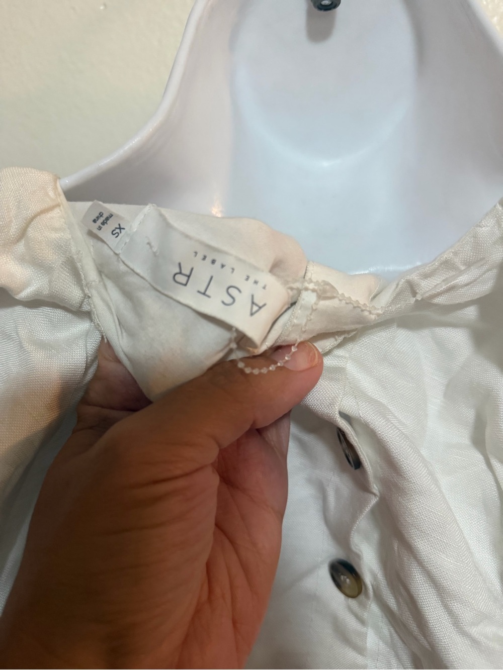 Astr the Label Vendetti Women's White Linen Blend Peplum Puff-Sleeve Top - Picture 14 of 15
